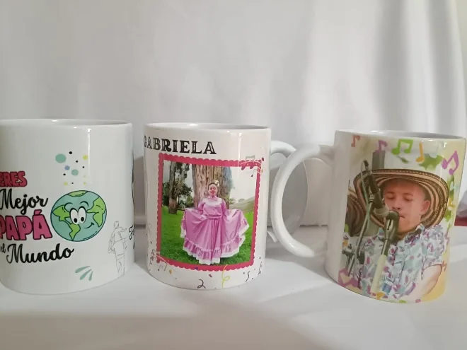 Tres pocillos personalizados con fotos y mensajes